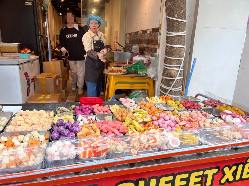 Hà Nội: Kiểm tra, truy suất nguồn gốc thực phẩm các cơ sở kinh doanh thức ăn đường phố quanh trường học - ảnh 1