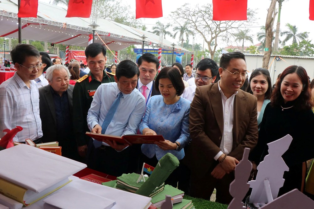 Hơn 100.000 đầu sách trưng bày tại Ngày Sách và Văn hóa đọc Việt Nam tỉnh Bắc Ninh - ảnh 3