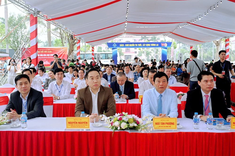 Hơn 100.000 đầu sách trưng bày tại Ngày Sách và Văn hóa đọc Việt Nam tỉnh Bắc Ninh - ảnh 2