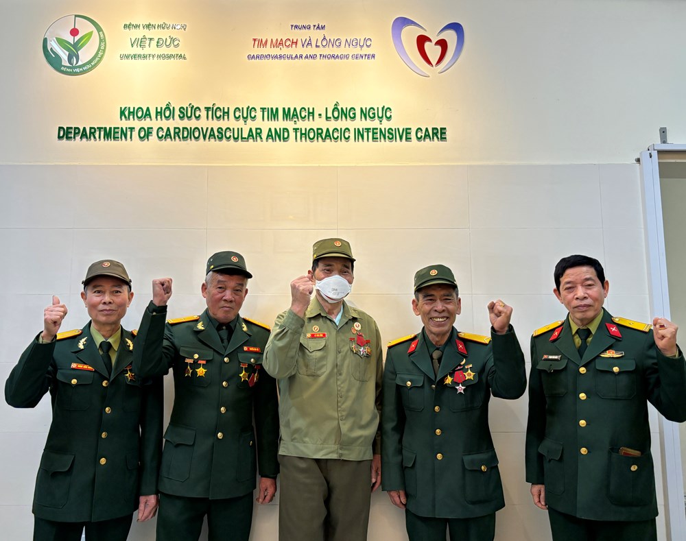 Trái tim mãnh liệt từ chiến trường tới bàn mổ của người thương binh - ảnh 2