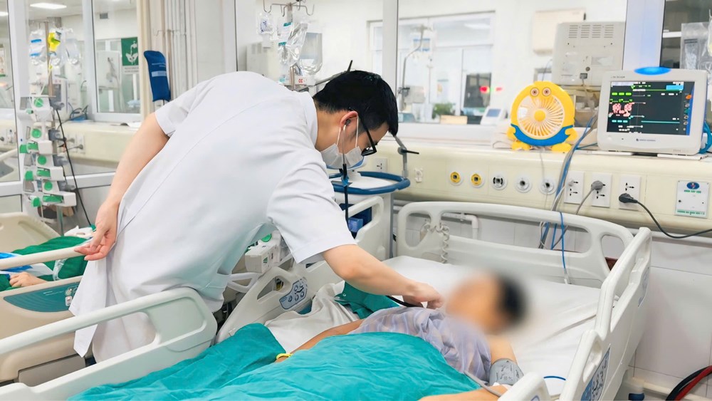 Biến chứng nặng vì tiêm khớp không đảm bảo vô trùng - ảnh 1