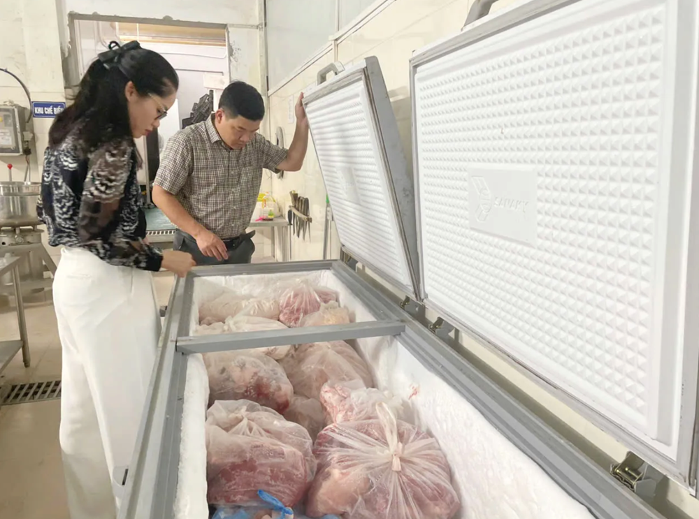 Hà Nội: Nhiều cơ sở vi phạm an toàn thực phẩm bị tạm dừng hoạt động - ảnh 2