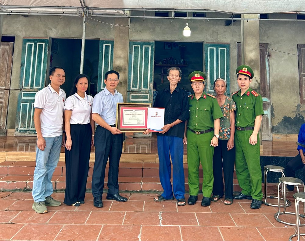 Tri ân thanh niên dũng cảm cứu 4 học sinh đuối nước tại Phú Thọ - ảnh 2