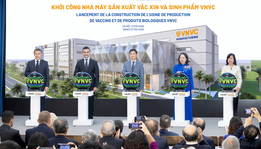 Tổng thống Pháp bấm nút khởi công nhà máy sản xuất vắcxin - ảnh 1