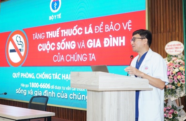 Đề nghị bảo vệ nhắc nhở người hút thuốc lá trong khuôn viên bệnh viện - ảnh 1