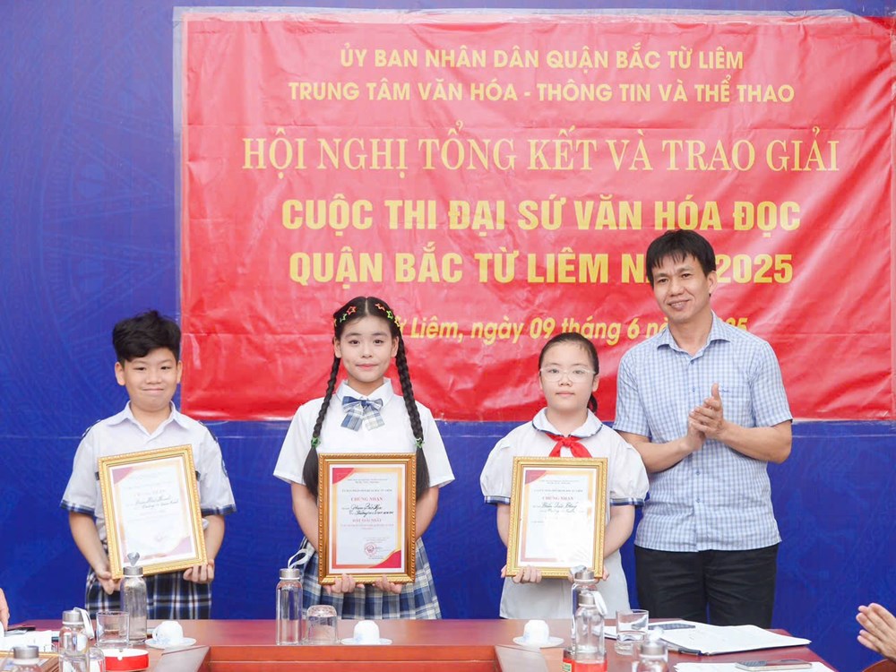 Cô bé lớp 6 lan tỏa tình yêu đọc sách đến cộng đồng - ảnh 1