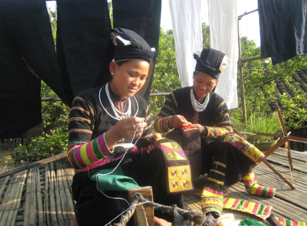 Tăng cường tiếng nói và sự tham gia của phụ nữ dân tộc trong phát triển kinh tế - xã hội - ảnh 3