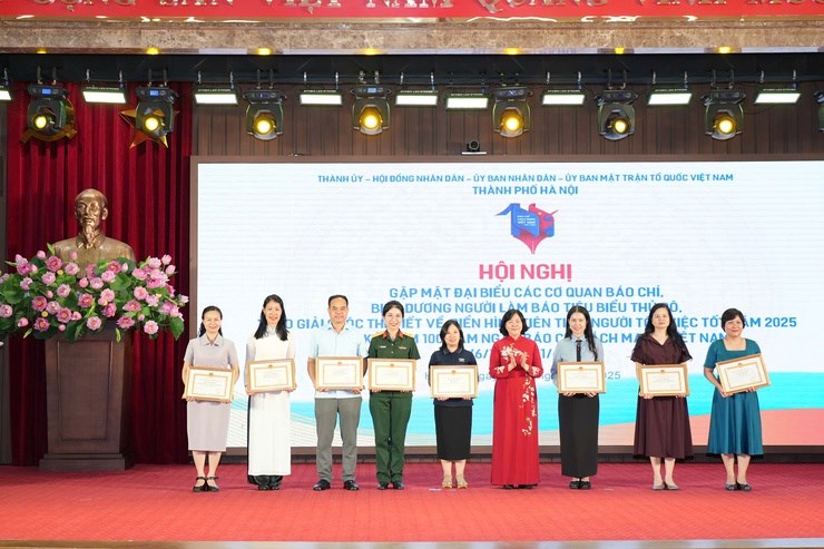 Báo chí góp phần xây dựng Thủ đô “Văn hiến - Văn minh - Hiện đại“ - ảnh 4