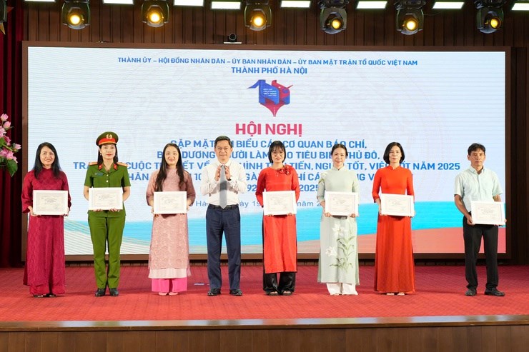 Báo chí góp phần xây dựng Thủ đô “Văn hiến - Văn minh - Hiện đại“ - ảnh 6