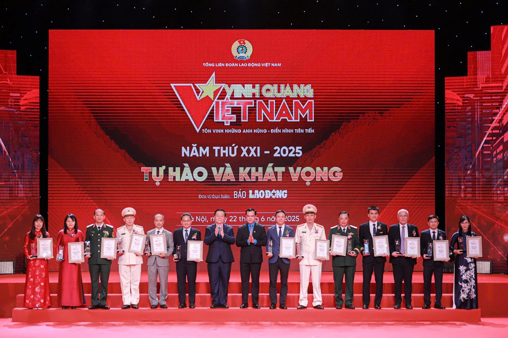 Vinh danh 19 tập thể, cá nhân vì sự dấn thân, cống hiến và nghị lực phi thường - ảnh 4