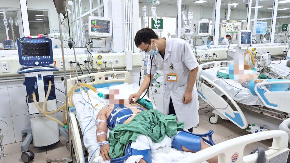 Cảnh báo bị điện giật khi sửa bồn nước trên tầng thượng - ảnh 2