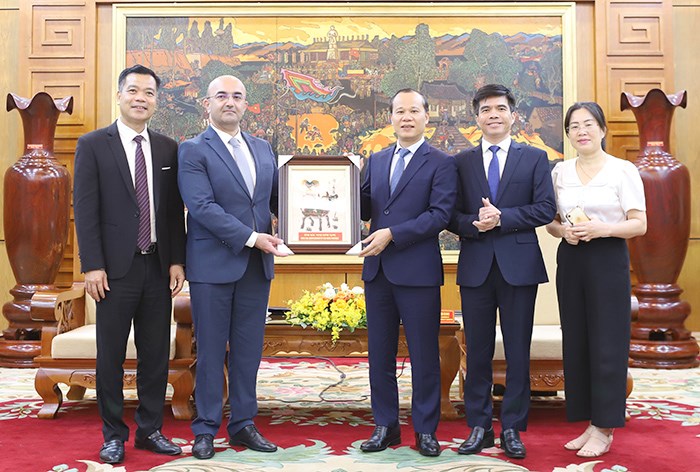 Lãnh đạo tỉnh Bắc Ninh và lãnh đạo thành phố Sumgayit, Azerbaijan chia sẻ về hợp tác kinh tế, văn hóa - ảnh 1