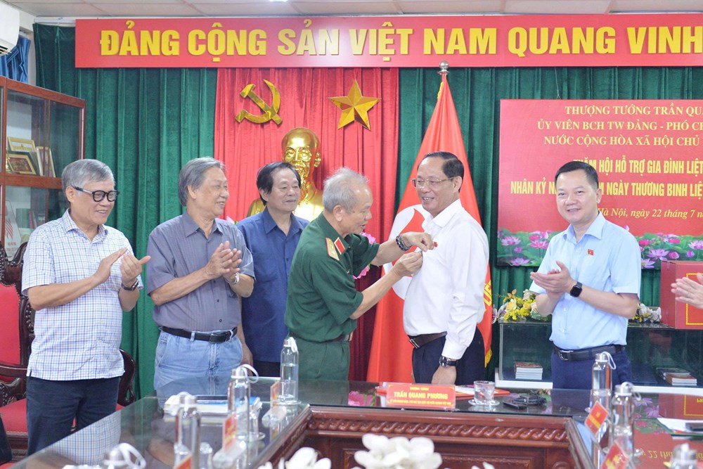Nhân lên lòng yêu nước, thắp lên ngọn lửa tri ân đối với các anh hùng liệt sĩ và người có công - ảnh 2