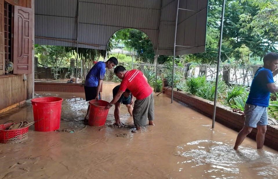 Hội Chữ thập đỏ Việt Nam cứu trợ khẩn cấp người dân vùng lũ Nghệ An - ảnh 2