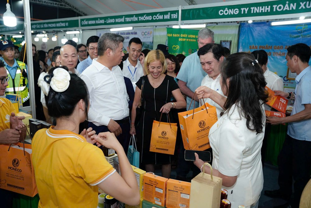 Khai mạc Hội chợ “Các sản phẩm OCOP xuất khẩu” năm 2025 - ảnh 2