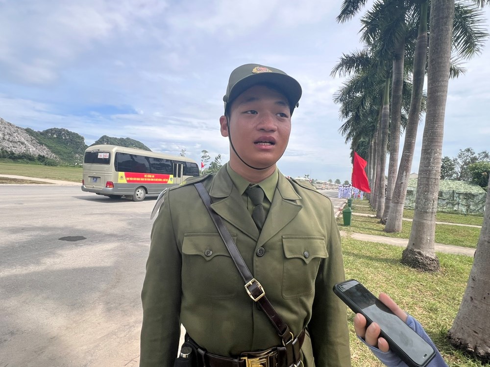 Tập luyện trước ngày tổng hợp luyện diễu binh, diễu hành lần 2: “Đứng được 2 tiếng 50 phút thì em bị sốc nhiệt” - ảnh 1