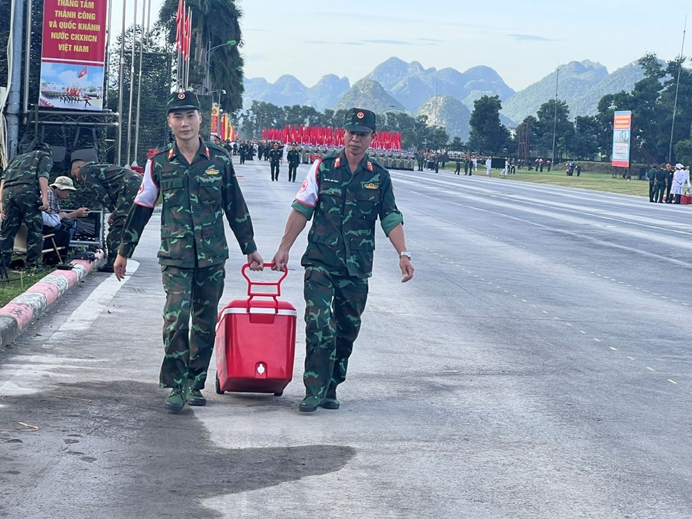 Trước giờ tổng hợp luyện lần 2 chuẩn bị cho Lễ diễu binh, diễu hành Kỷ niệm 80 năm Quốc khánh 2.9 - ảnh 3