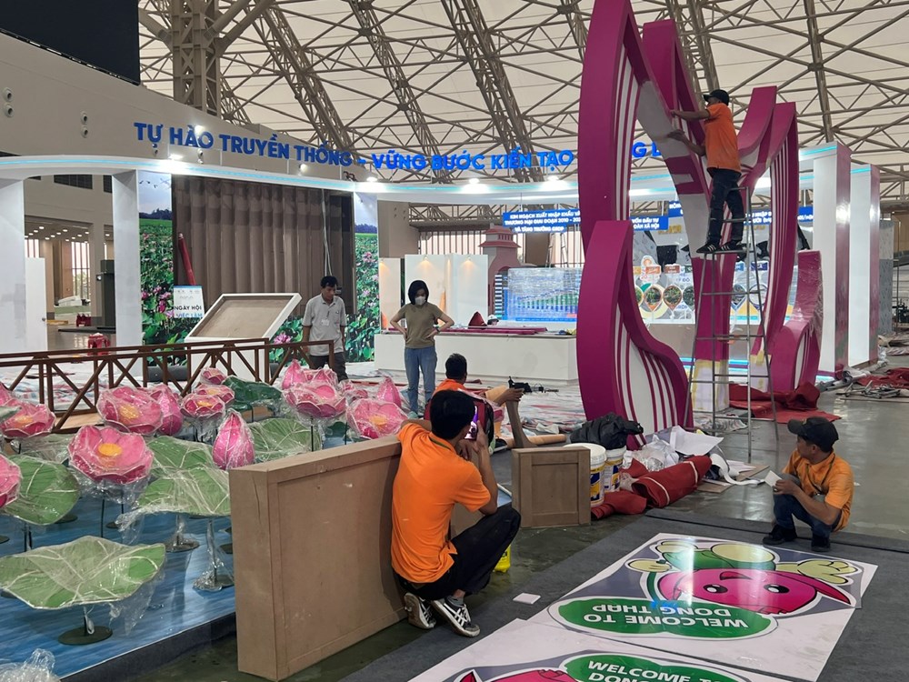 Sẽ thành lập Ban kiểm tra tiến độ thi công các gian hàng tại Triển lãm “Thành tựu đất nước“ - ảnh 8