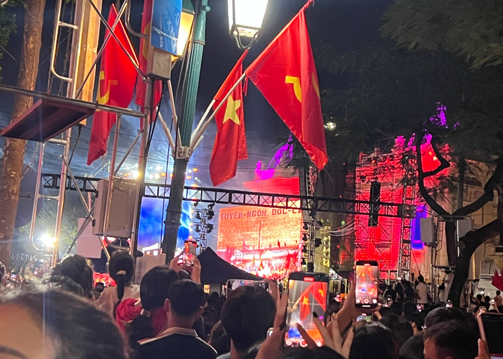 Thủ tướng dự Chương trình nghệ thuật “Hà Nội - Từ mùa thu lịch sử năm 1945” - ảnh 7