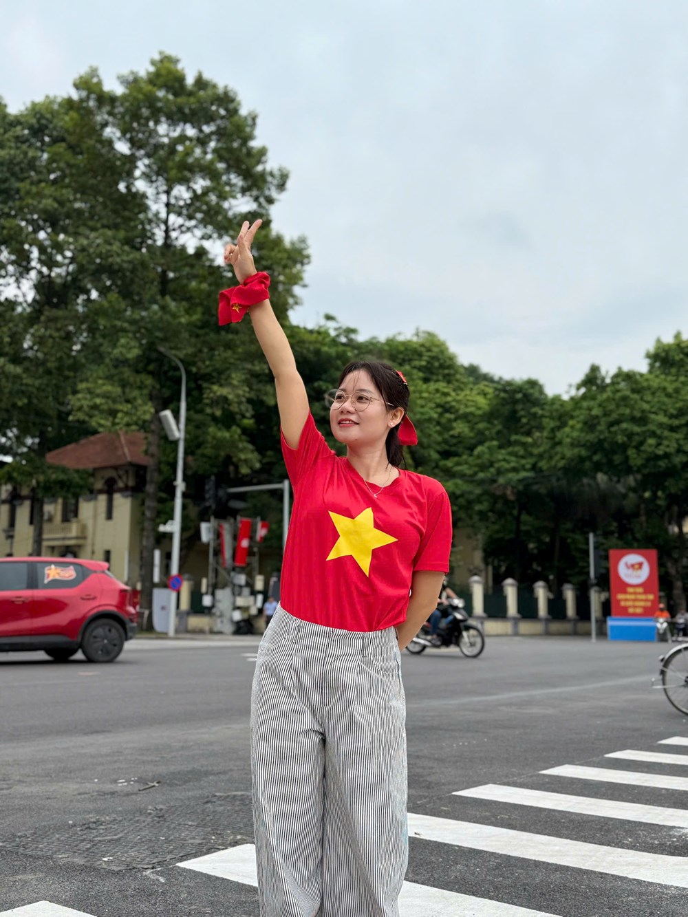 Người dân háo hức đón chờ xem hợp luyện diễu binh, diễu hành - ảnh 7