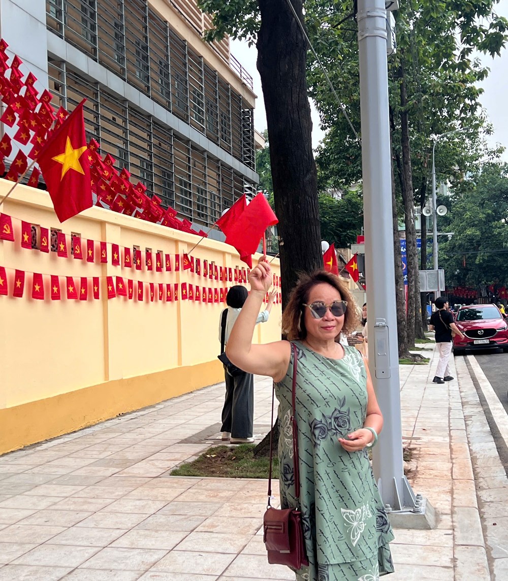 Người dân háo hức đón chờ xem hợp luyện diễu binh, diễu hành - ảnh 9