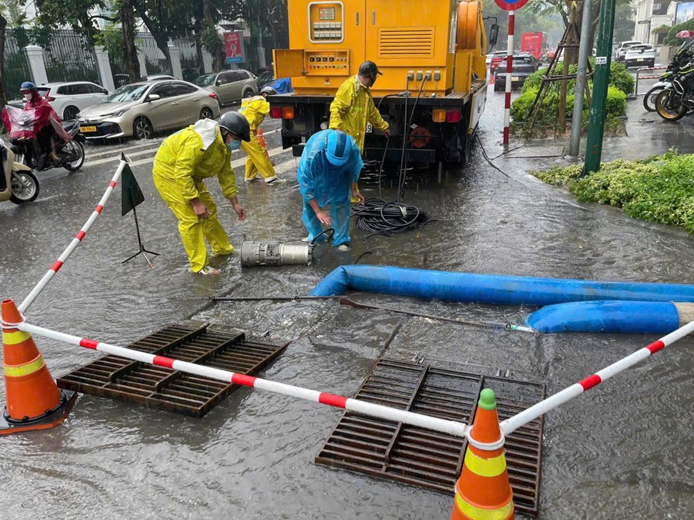Đảm bảo thoát nước, chống úng ngập ở các tuyến đường có khối diễu binh, diễu hành - ảnh 1