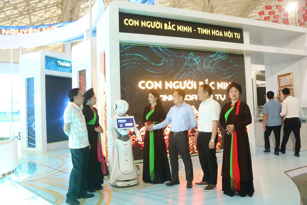 Bắc Ninh: Nhiều hoạt động nghệ thuật, tương tác tại Triển lãm “Thành tựu đất nước“ - ảnh 4