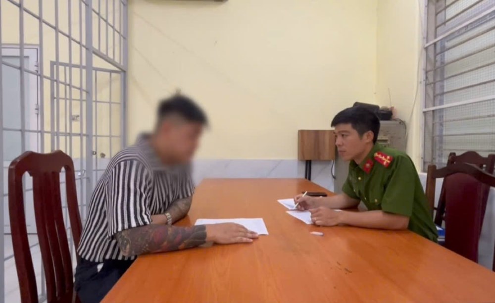Công an Hà Nội xử lý trường hợp thách thức lực lượng Công an, gây rối tại chốt bảo vệ nhiệm vụ A80 - ảnh 1