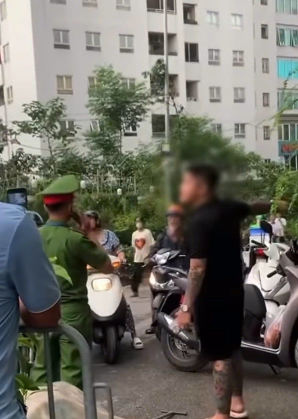 Công an Hà Nội xử lý trường hợp thách thức lực lượng Công an, gây rối tại chốt bảo vệ nhiệm vụ A80 - ảnh 2