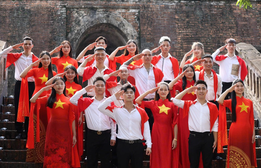 Áo dài truyền thống Việt Nam đồng hành cùng các sự kiện dịp Quốc khánh - ảnh 2