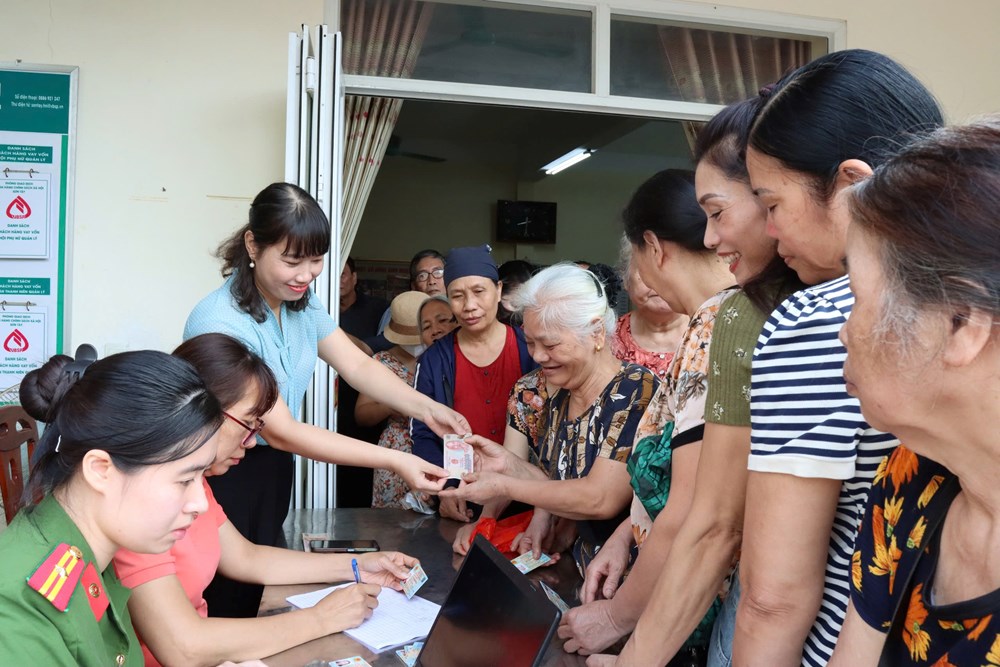 Phường Sơn Tây chi trả hơn 7,2 tỉ đồng quà của Nhà nước đến nhân dân dịp Quốc khánh - ảnh 1