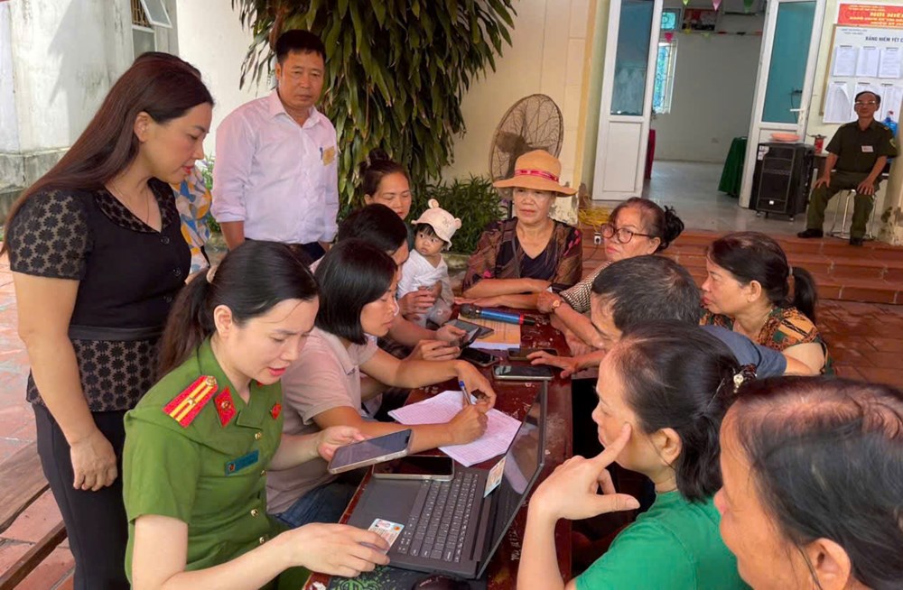 Phường Sơn Tây chi trả hơn 7,2 tỉ đồng quà của Nhà nước đến nhân dân dịp Quốc khánh - ảnh 2