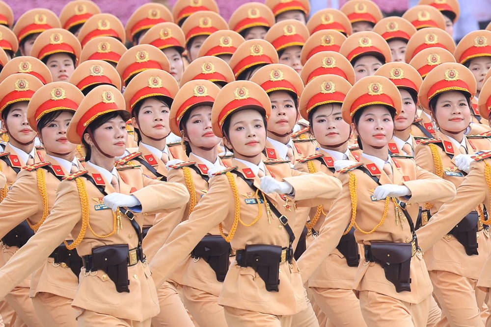 “Những bông hồng thép” gánh vác nhiệm vụ nơi tuyến đầu - ảnh 6