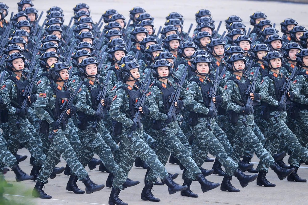 “Những bông hồng thép” gánh vác nhiệm vụ nơi tuyến đầu - ảnh 5