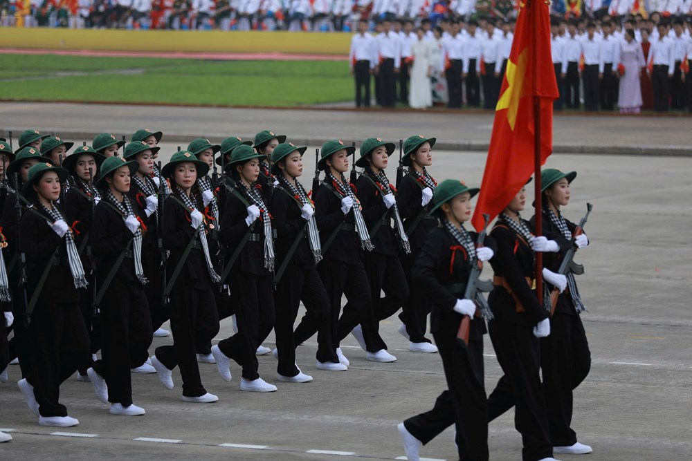“Những bông hồng thép” gánh vác nhiệm vụ nơi tuyến đầu - ảnh 9