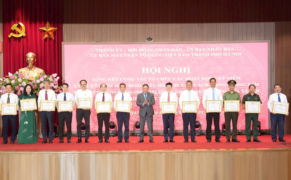 Hà Nội khen thưởng nhiều tập thể, cá nhân có thành tích xuất sắc trong nhiệm vụ A80 - ảnh 5
