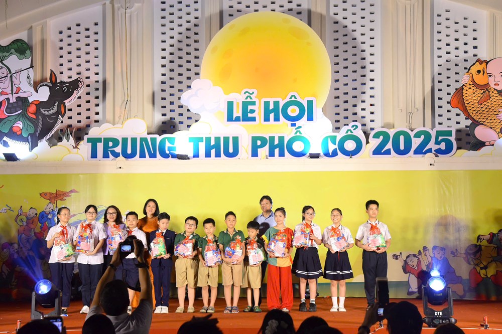 Rộn ràng lễ hội Trung thu phố cổ Hà Nội 2025 - ảnh 4