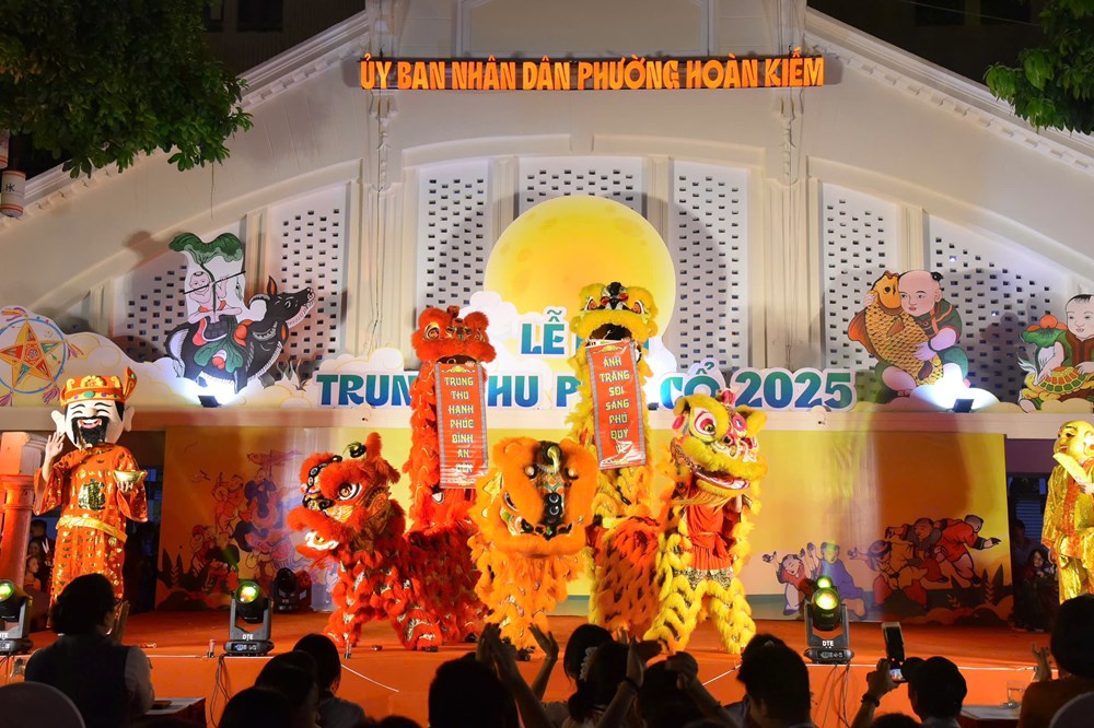 Rộn ràng lễ hội Trung thu phố cổ Hà Nội 2025 - ảnh 2