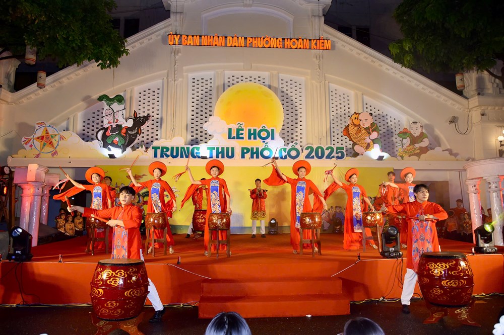 Rộn ràng lễ hội Trung thu phố cổ Hà Nội 2025 - ảnh 1