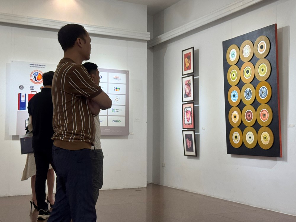 Những gam màu rực rỡ trong “Triển lãm Tháng 10” - ảnh 4