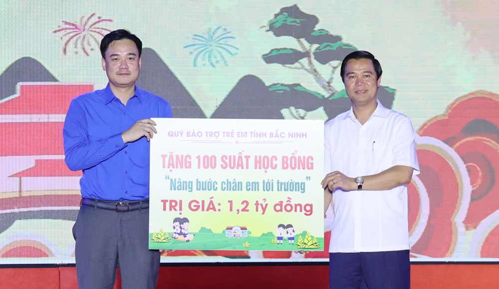 “Đêm hội Trăng rằm - Lồng đèn thắp sáng ước mơ” đến với trẻ em Bắc Ninh - ảnh 3