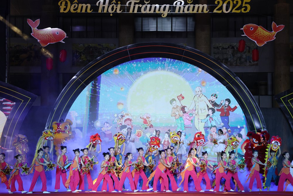 “Đêm hội Trăng rằm - Lồng đèn thắp sáng ước mơ” đến với trẻ em Bắc Ninh - ảnh 6