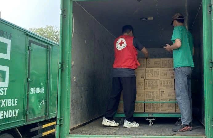 Hội Chữ thập đỏ Việt Nam cứu trợ khẩn cấp 10 tỉnh bị ảnh hưởng bởi bão số 10 và 11 - ảnh 4