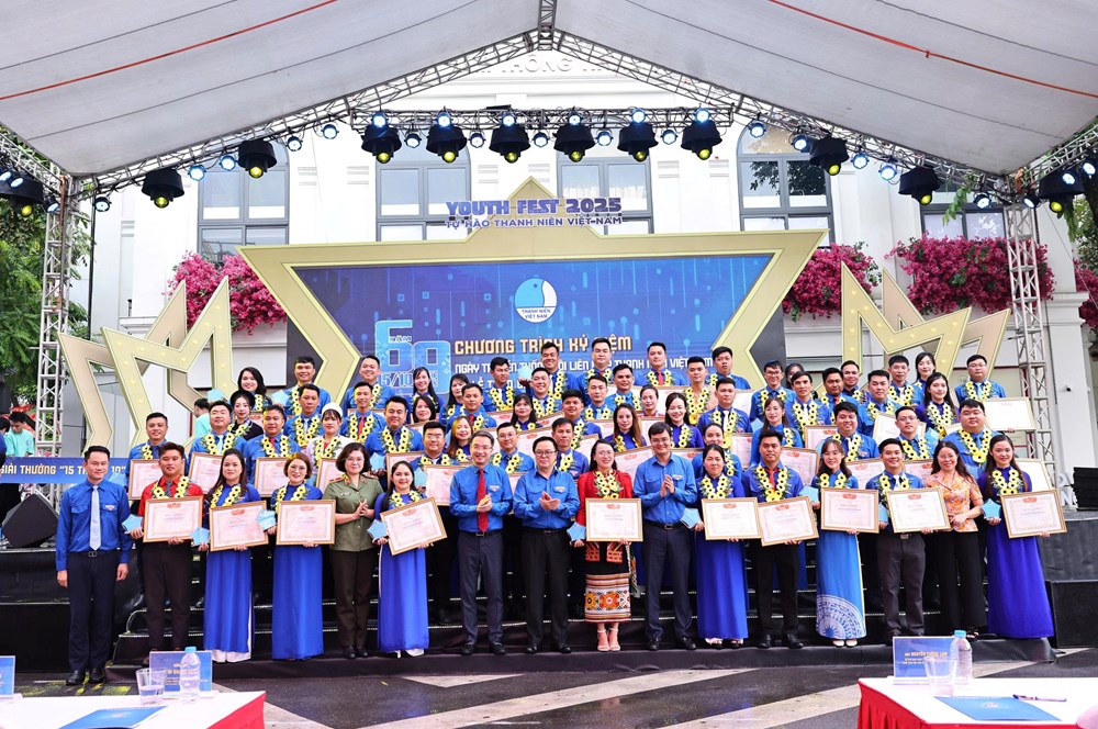Trao Giải thưởng cho 69 thanh niên “dấn thân trong công việc, sáng tạo trong hành động” - ảnh 3