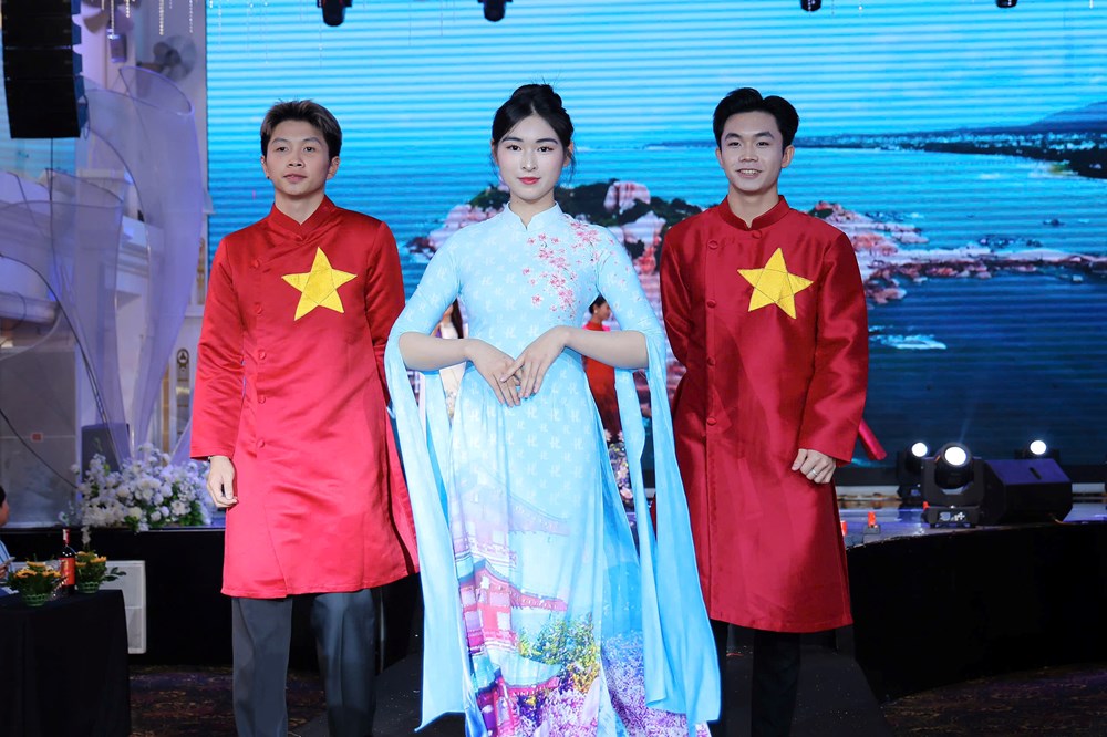 NTK Hoàng Ly và tình yêu với áo dài Việt - ảnh 3