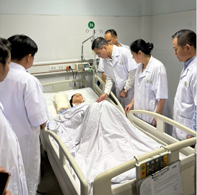 Nghệ An: Sức khỏe điều dưỡng cứu trẻ sơ sinh khỏi vụ tấn công bằng dao đã ổn định - ảnh 1