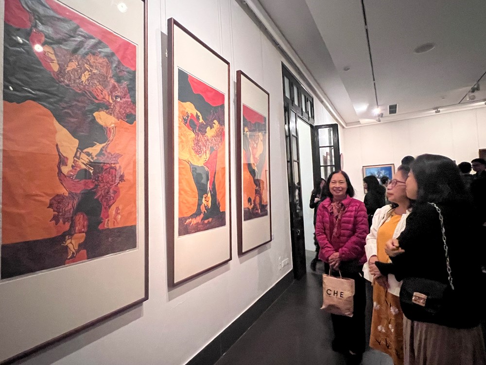 Triển lãm “Tháng Mười” – nơi gặp gỡ ba thế hệ giảng viên Mỹ thuật ứng dụng - ảnh 5