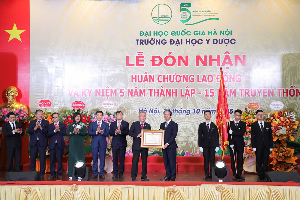 Trường Đại học Y Dược đón nhận Huân chương Lao động hạng Ba - ảnh 1