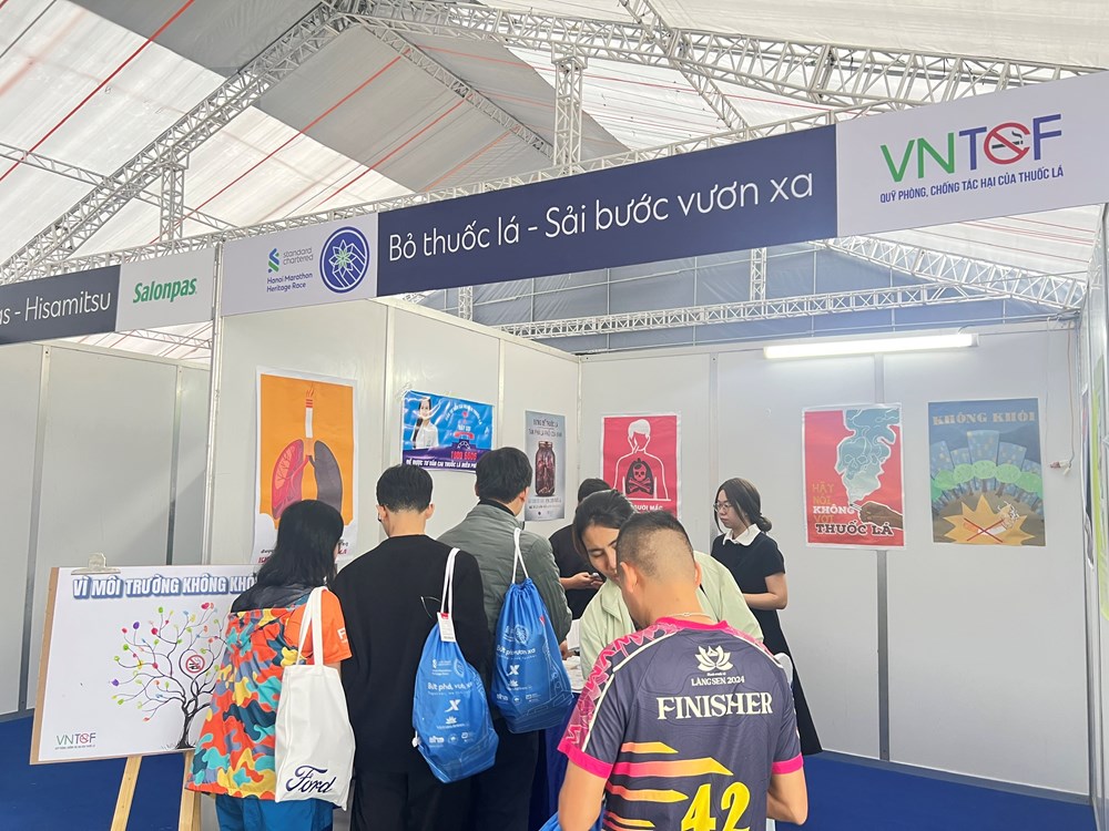 Đông đảo VĐV, trẻ em “check – in” tại “Không gian không hút thuốc ngoài trời” - ảnh 4