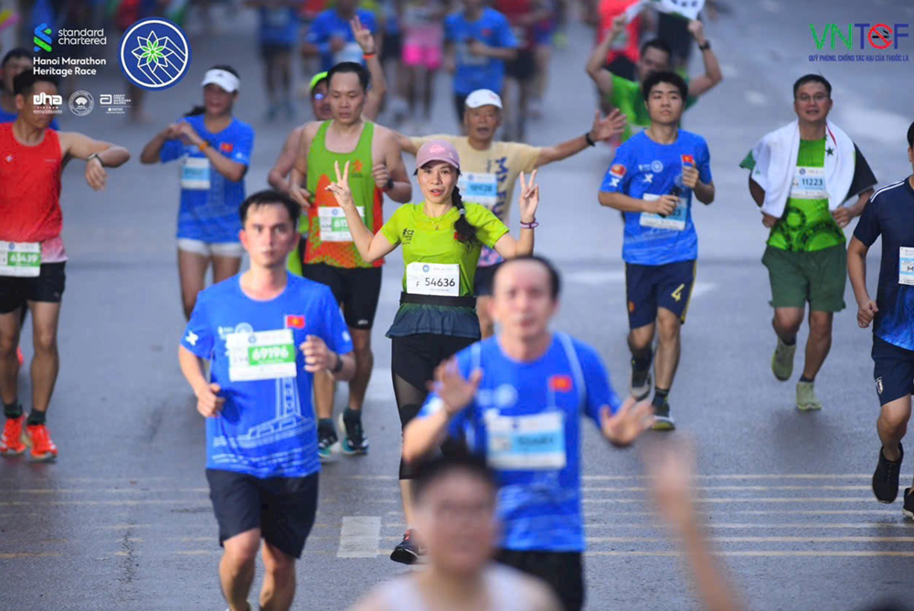 Đông đảo VĐV, trẻ em “check – in” tại “Không gian không hút thuốc ngoài trời” - ảnh 1